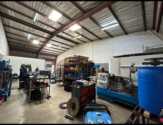 193M² WAREHOUSE TO LET IN CROWN